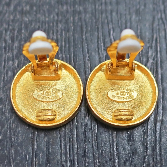 AUTH Chanel RARE Vintage Earrings Brushed Gold - Picture 3 of 4